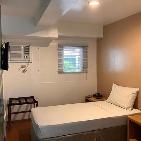 Spaces Hotel Makati Makati City Exterior photo