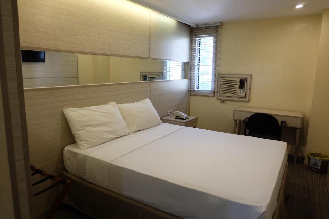 Spaces Hotel Makati Makati City Exterior photo