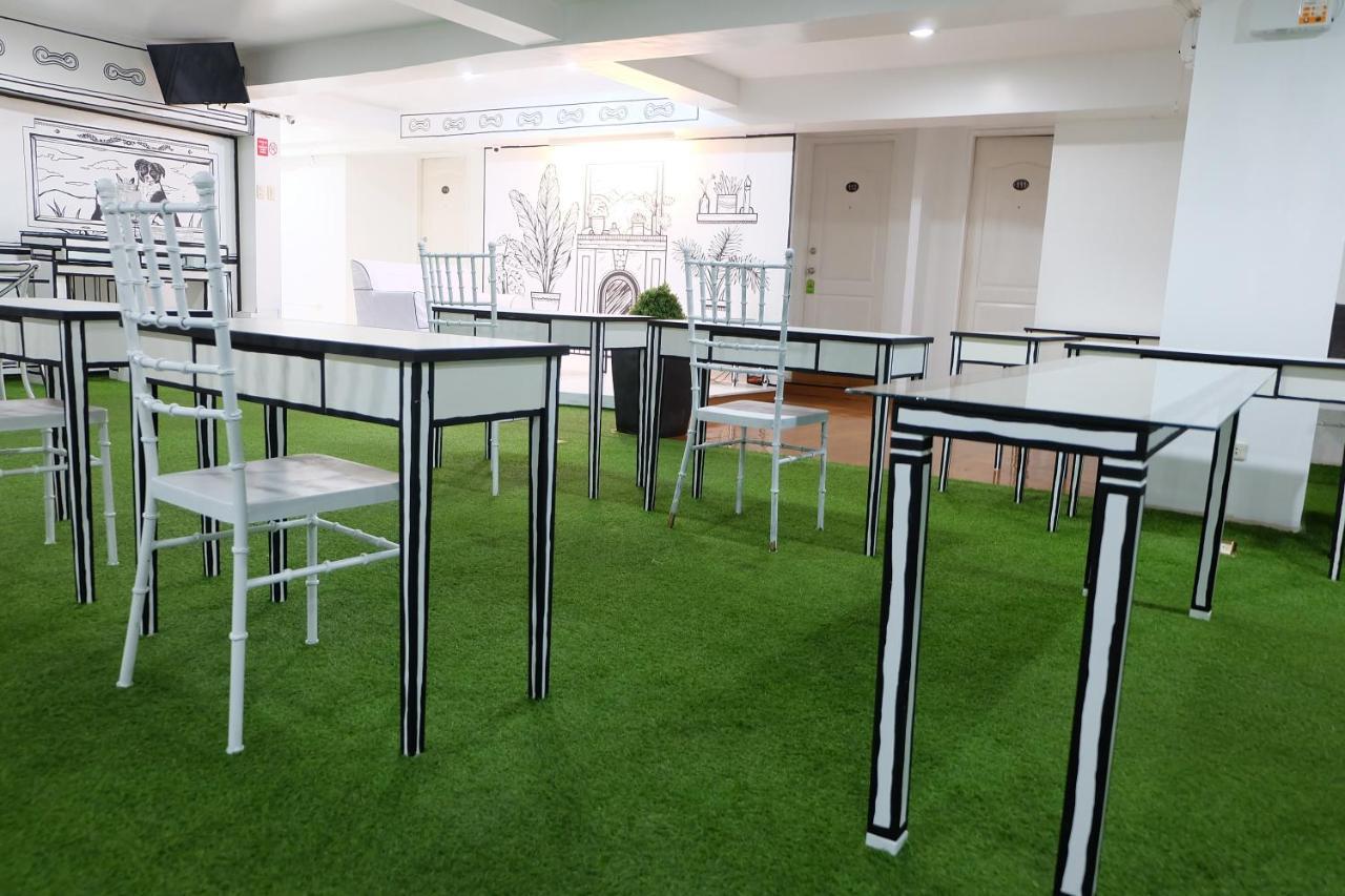 Spaces Hotel Makati Makati City Exterior photo