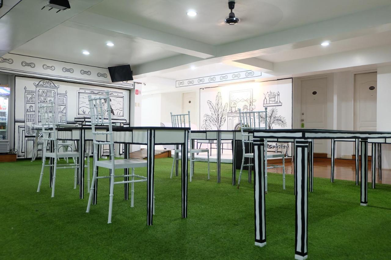 Spaces Hotel Makati Makati City Exterior photo