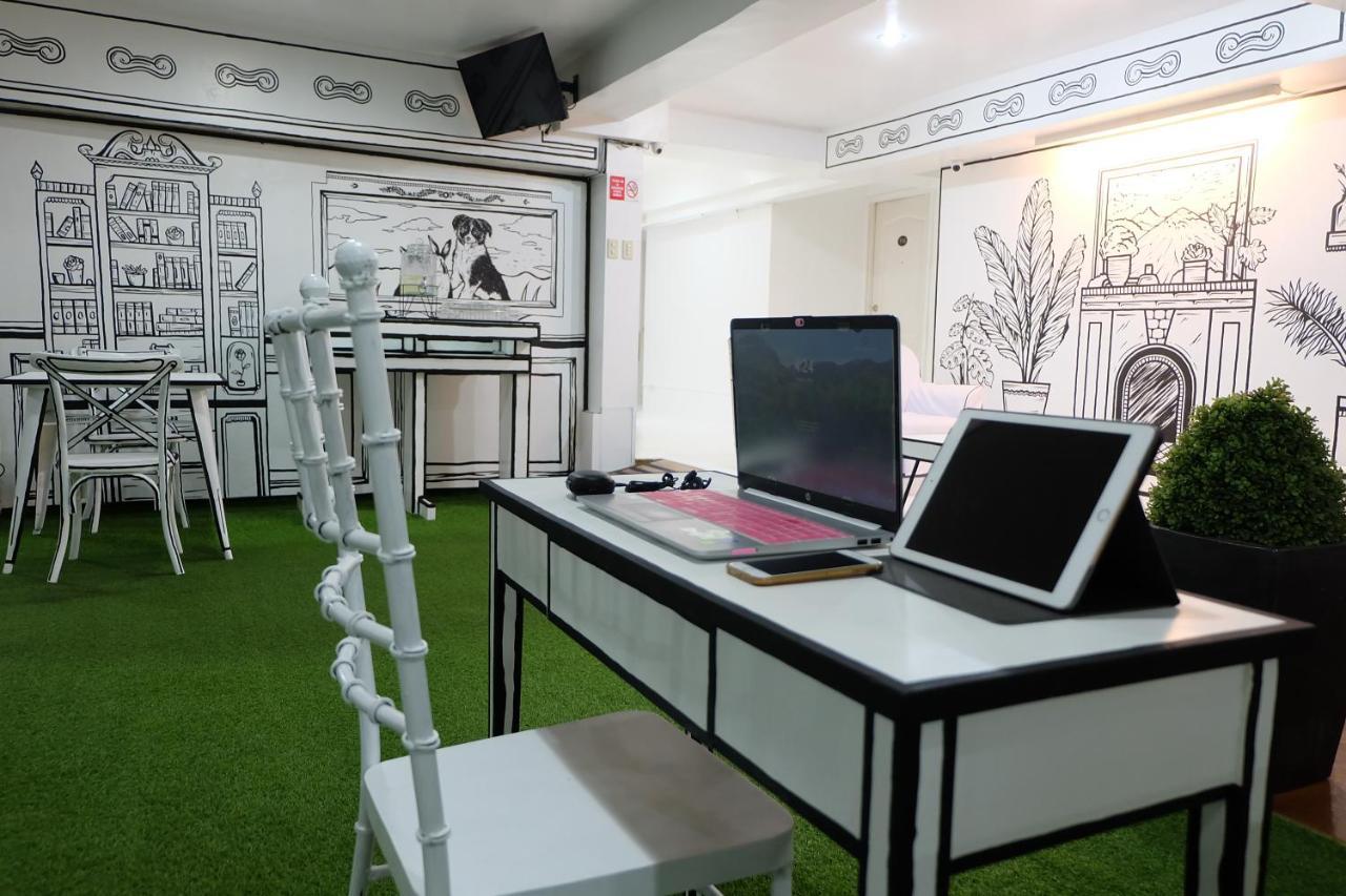 Spaces Hotel Makati Makati City Exterior photo
