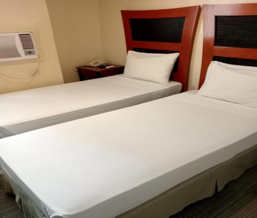 Spaces Hotel Makati Makati City Exterior photo